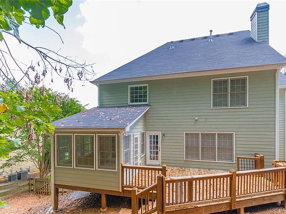 4th image of 556 Wisteria Dr