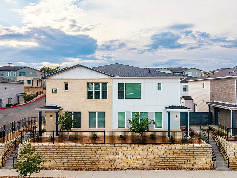 Oasis at Stone Oak — Photo 23