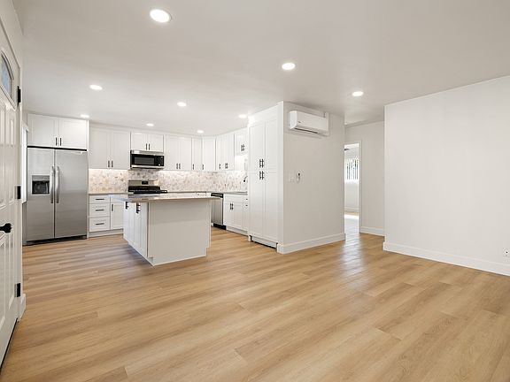 3rd image of 12047 Walnut St