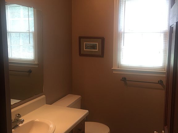 Downstairs restroom / shower