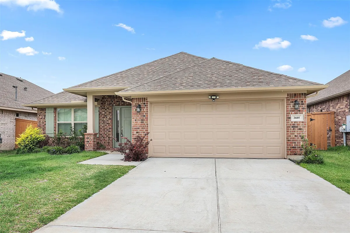 Building Photo - 2605 Golden Palms Ln