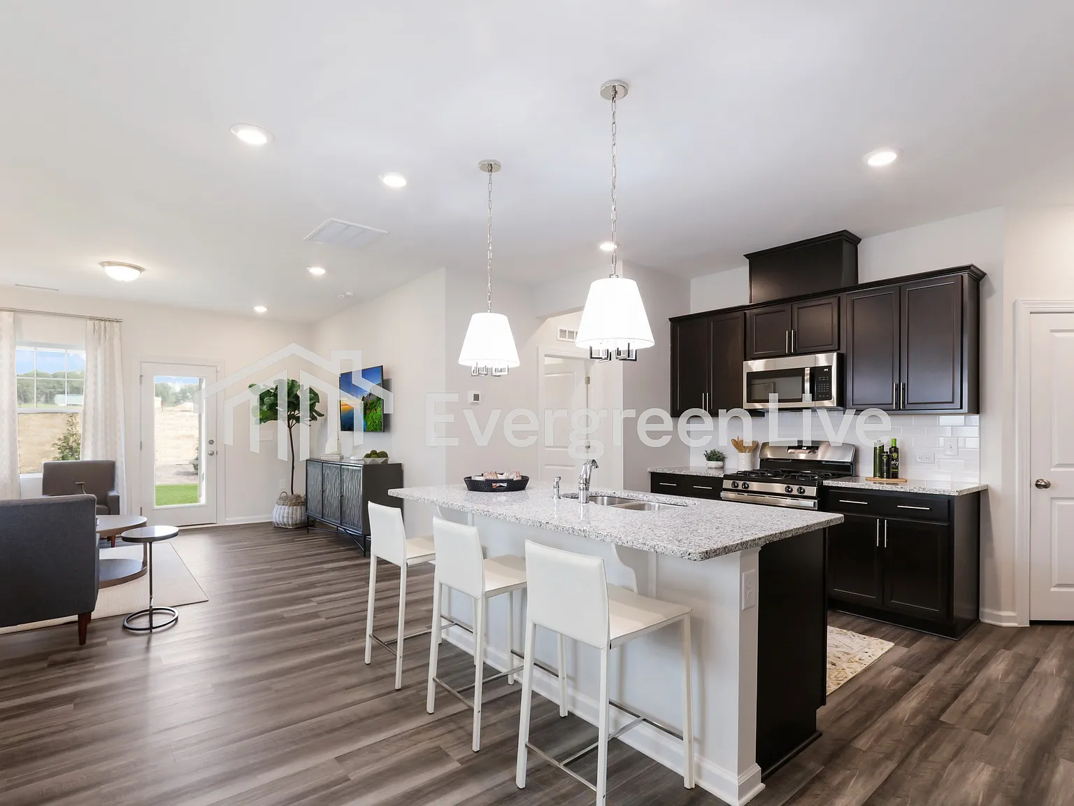 4 bed, 3.0 bath, 2134 sqft, $2,295 — Photo 4