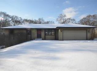 5565 Gray Eagle Rd, Roscoe, IL 61073