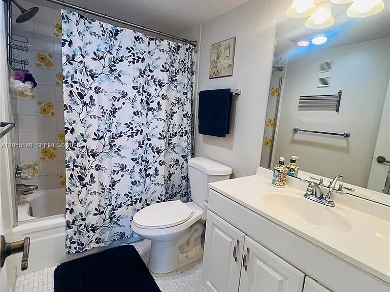8900 Washington Blvd #409 — Photo 6