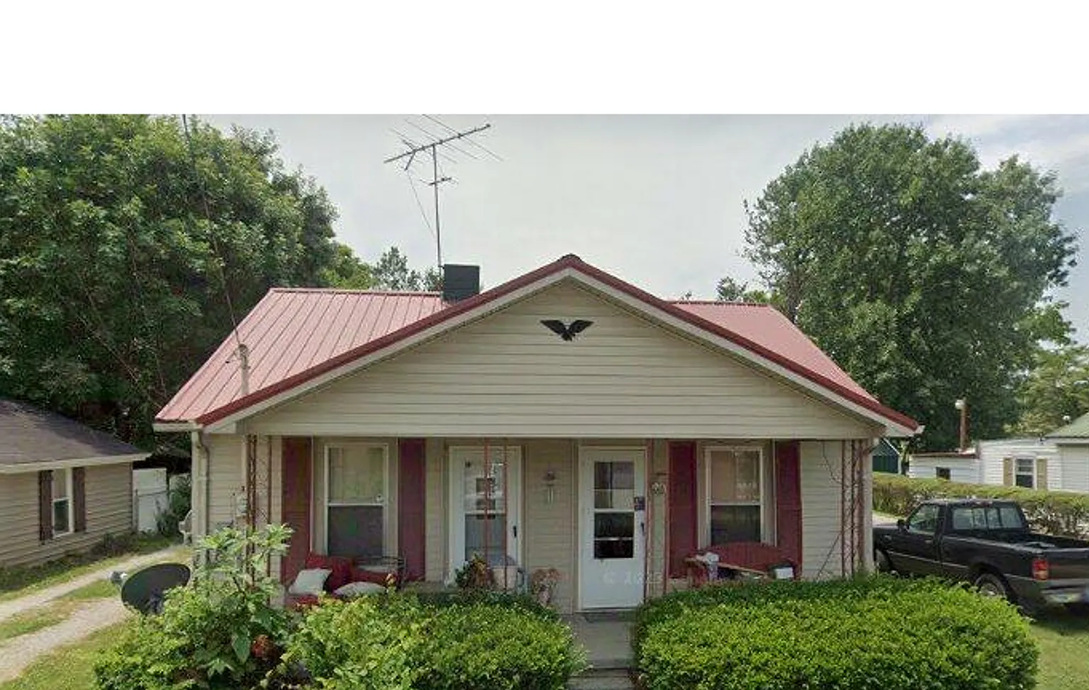 Newly Remodeled 2 Bedroom/1 Bath Home with Detached Garage — Photo 1
