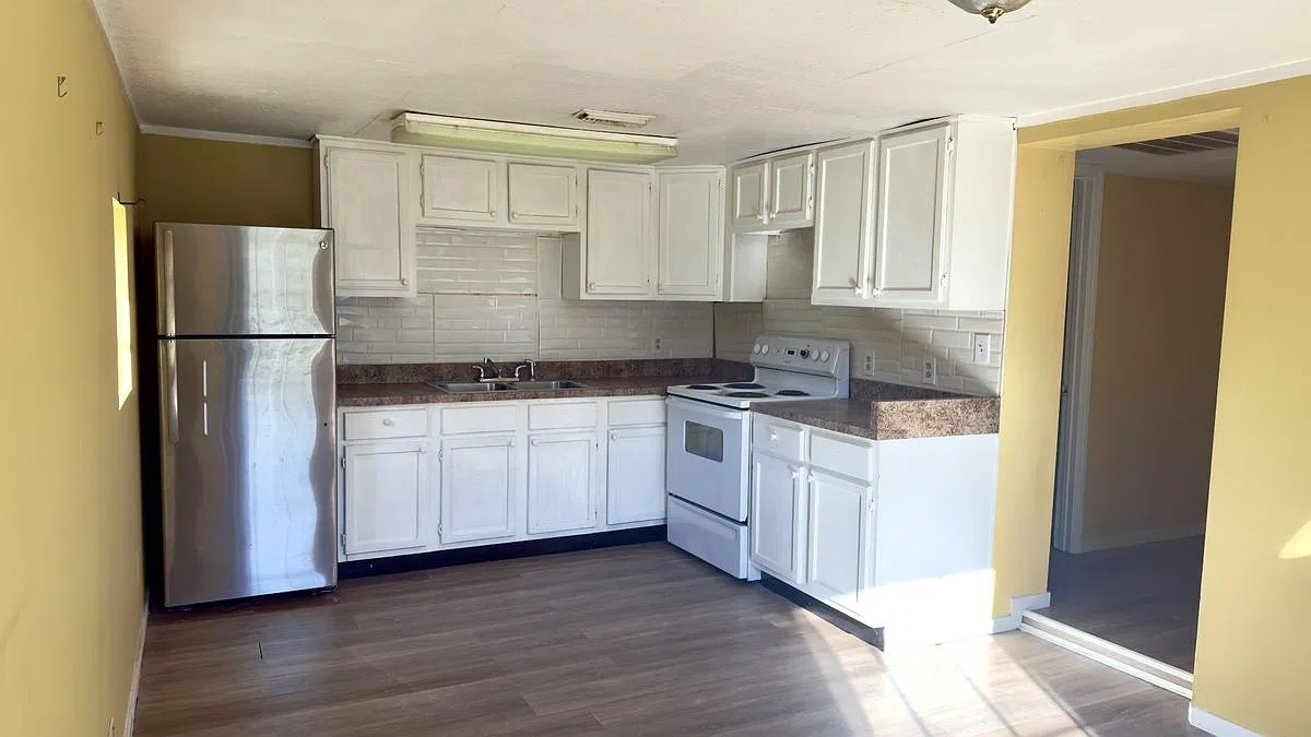 1 bed, 1.0 bath, 570 sqft, $1,000 — Photo 2