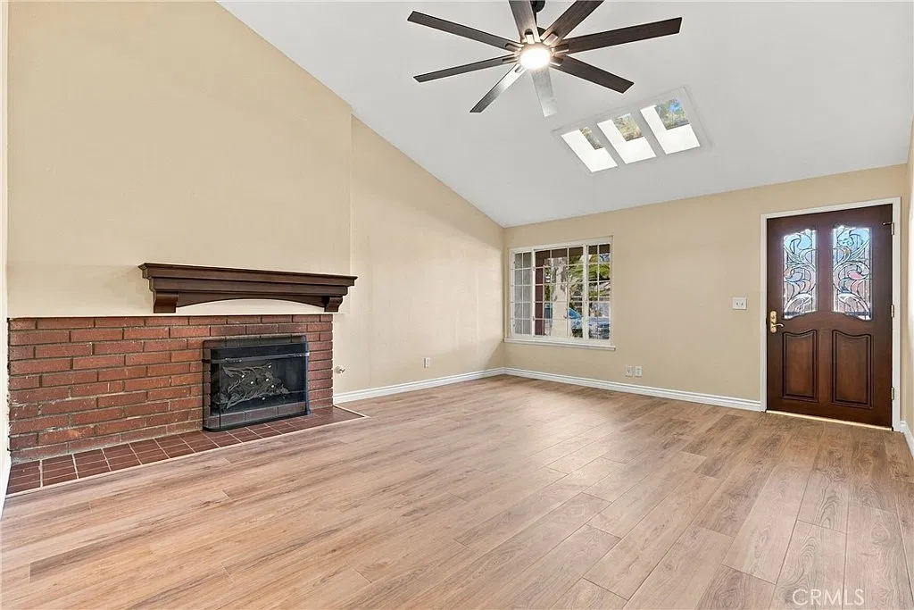 3 bed, 1238 sqft, $3,999 — Photo 4