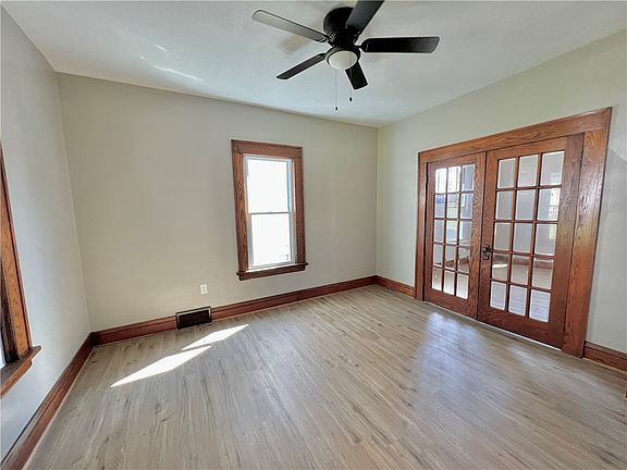 5th image of 219 E Hillcrest Ave