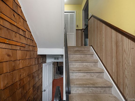 4th image of 8 Boxwood Court