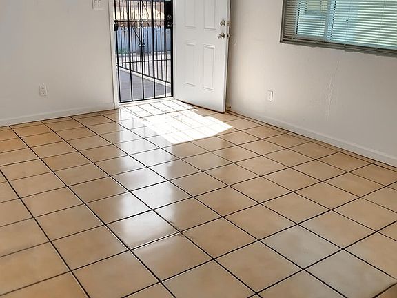 5th image of 3225 W Melvin St APT 3