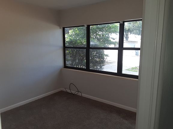 4th image of 917 Gloriosa Ave