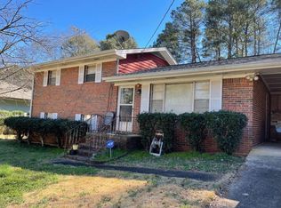 1009 Pinecrest Dr, Forest Park, GA 30297