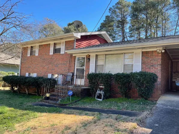 1009 Pinecrest Dr, Forest Park, GA 30297