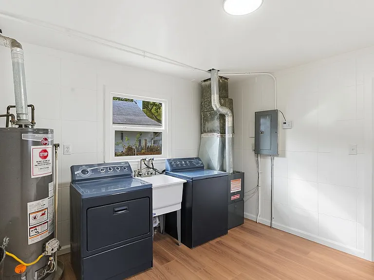 24645 Adlai Ave — Photo 4