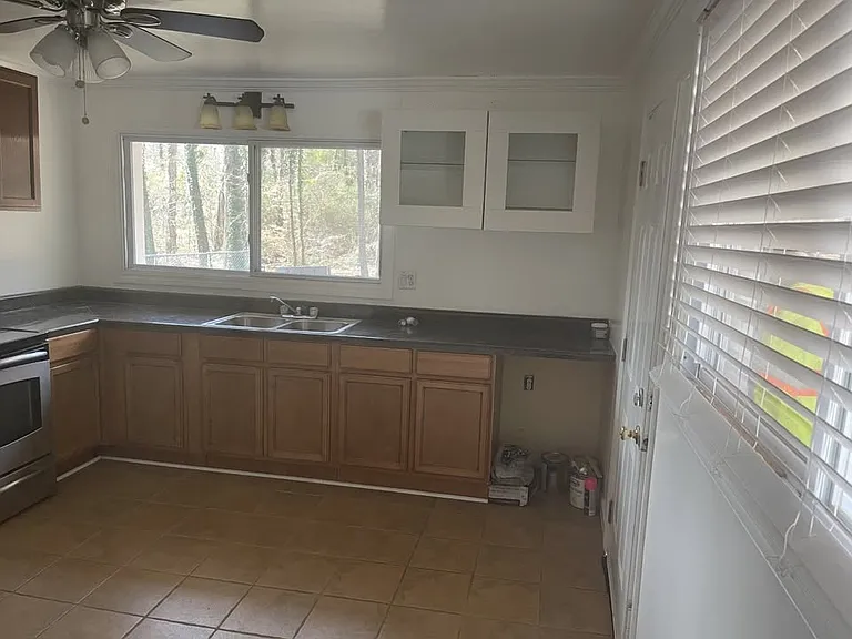 2836 Thompson Cir — Photo 5