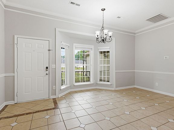 5th image of 2130 Spring Hill Cir