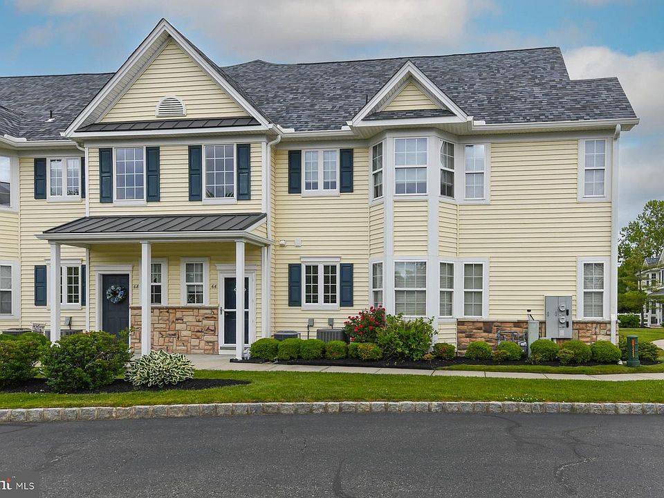 1st image of 66 Pelican Pl W