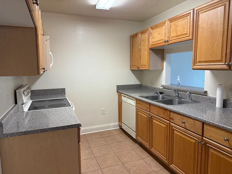 731 Majestic Dr — Photo 11