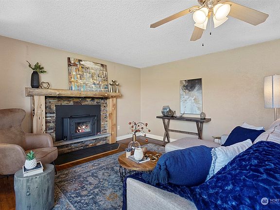 5th image of 1391 NE 8th Avenue