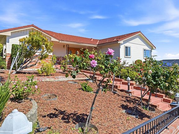 3rd image of 1284 Encina Dr