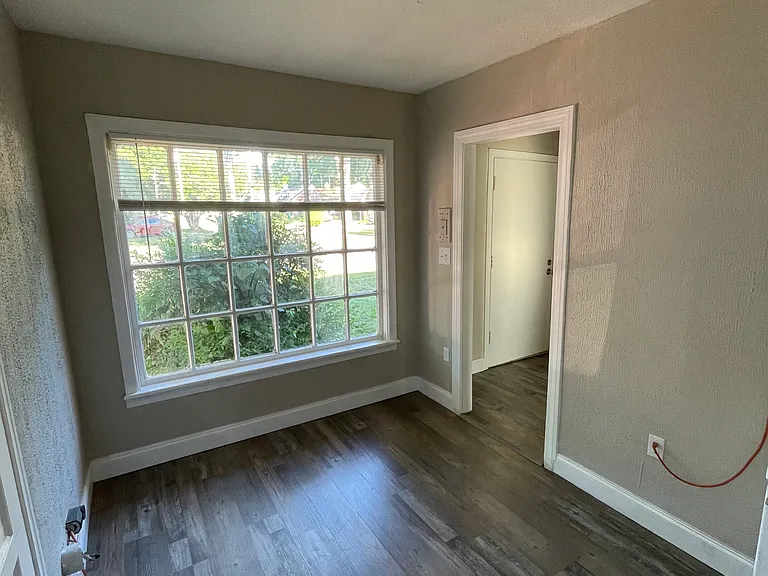 825 & 827 Burkett Ave #825 — Photo 13