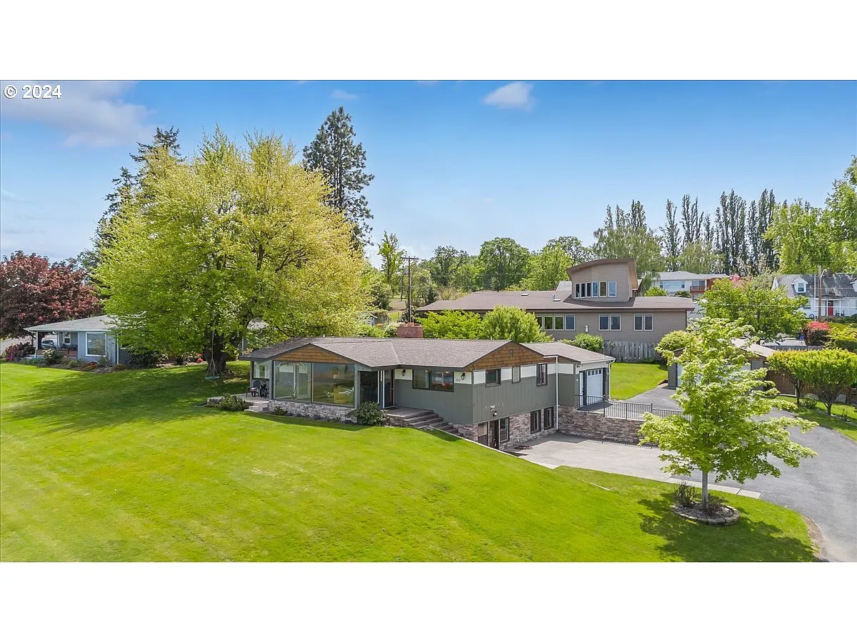 220 W Scenic Dr photo 1