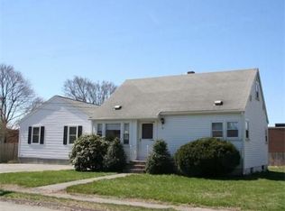 11 Richard Cir, Woburn, MA 01801