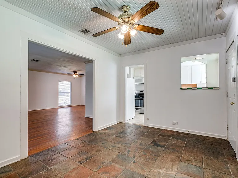206 Chevy Chase Dr — Photo 7
