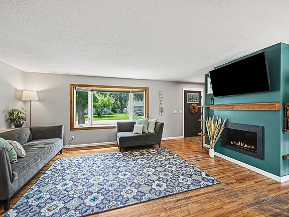 4th image of 16594 Galena Ave W