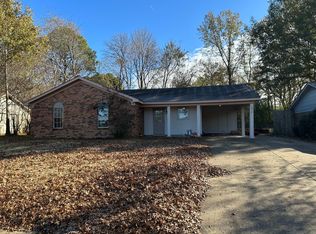 5570 Karen Dr, Horn Lake, MS 38637