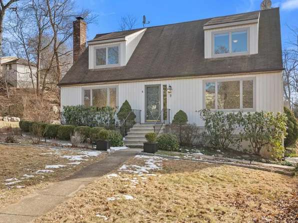 9 Wishing Well Lane, Stamford, CT 06902