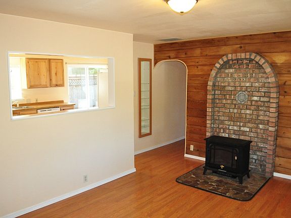 2nd image of 526 127th St S