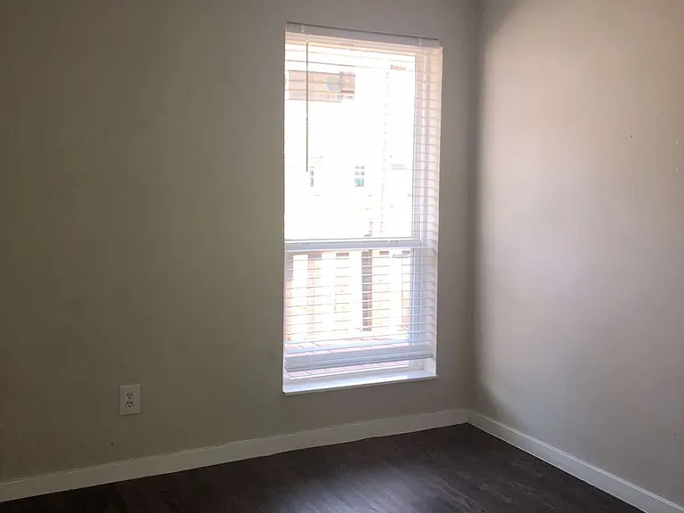 1102 E Lamar St #A — Photo 12