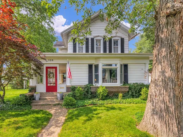 320 E Locust St, Watseka, IL 60970