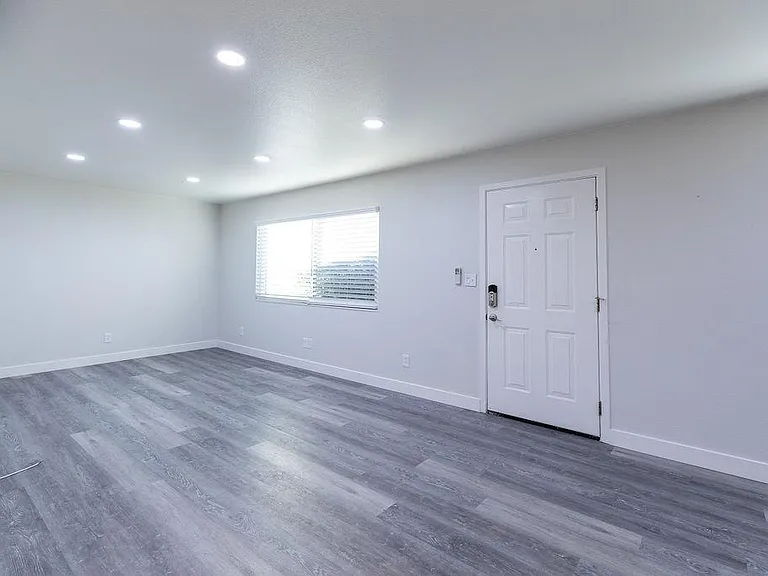 810 N Fairview St — Photo 7