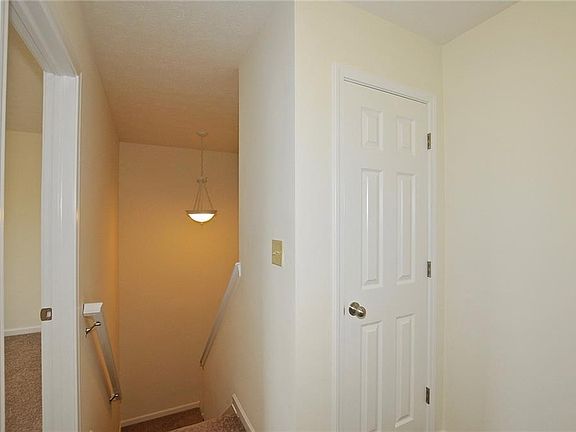 4th image of 906 S Burntwood Way