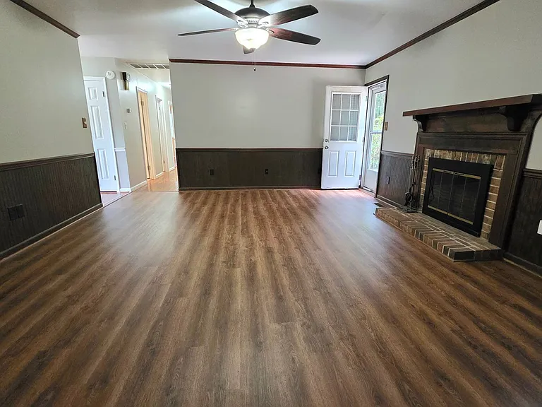 409 Rosewood Ln — Photo 13