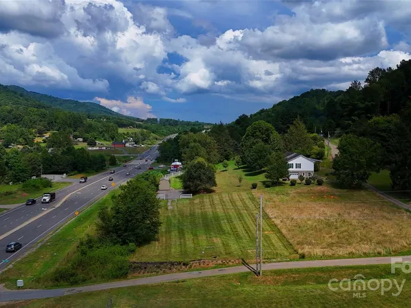 81 River Look Dr, Burnsville, NC 28714