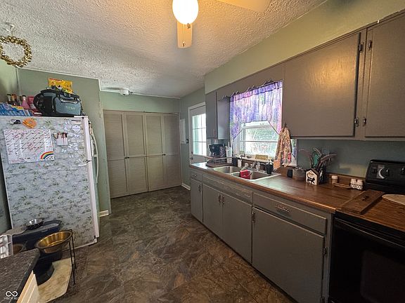5th image of 105 Sherry Ln