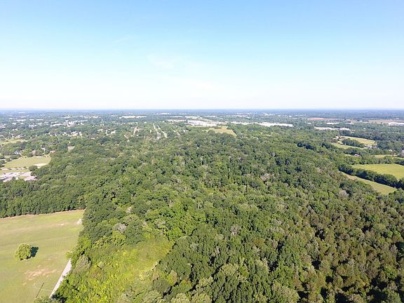 4th image of 2871 Fairfield Pike