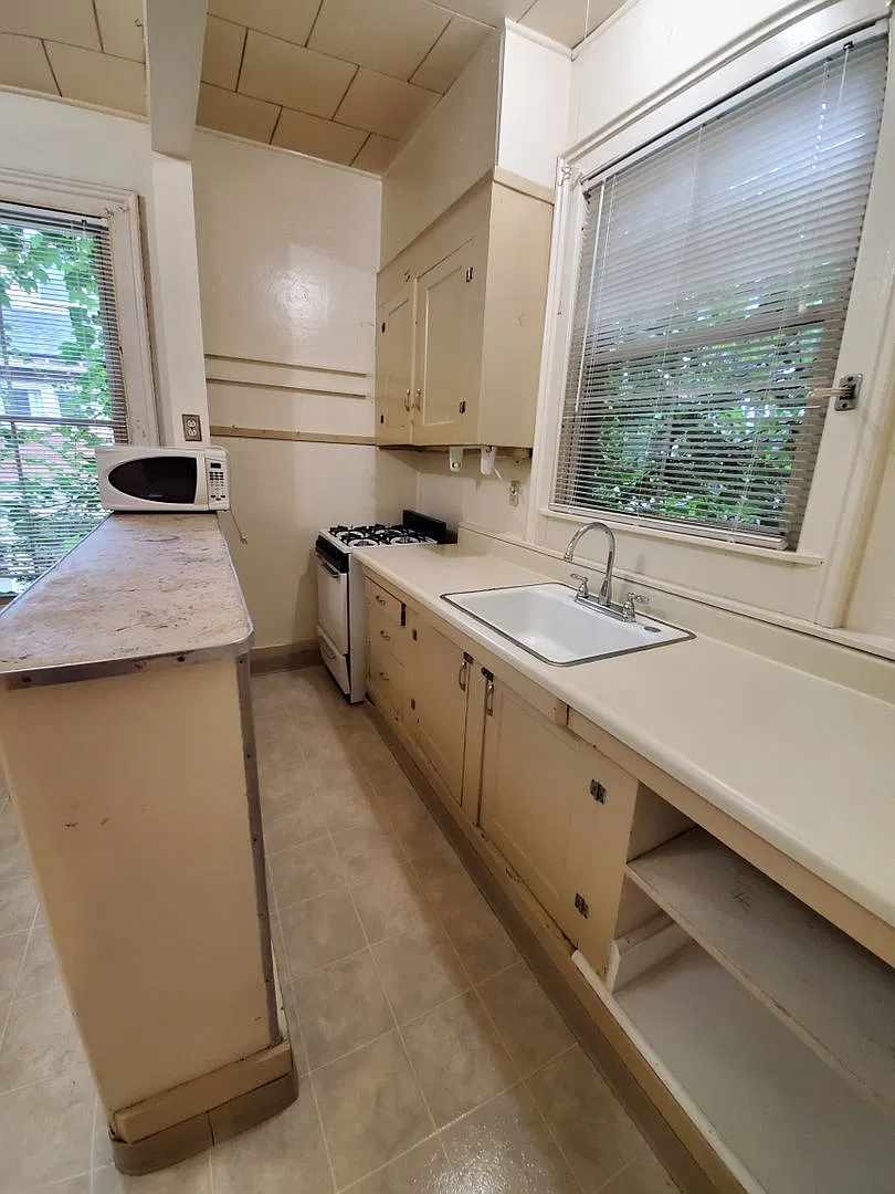 519 E Buffalo Street — Photo 4