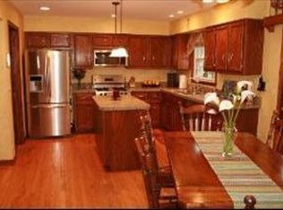 174 Christina Cir, Wheaton, IL 60189