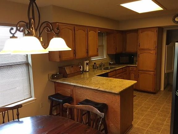 3rd image of 1030 Live Oak Cir