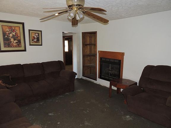 3rd image of 121 Marie Ln