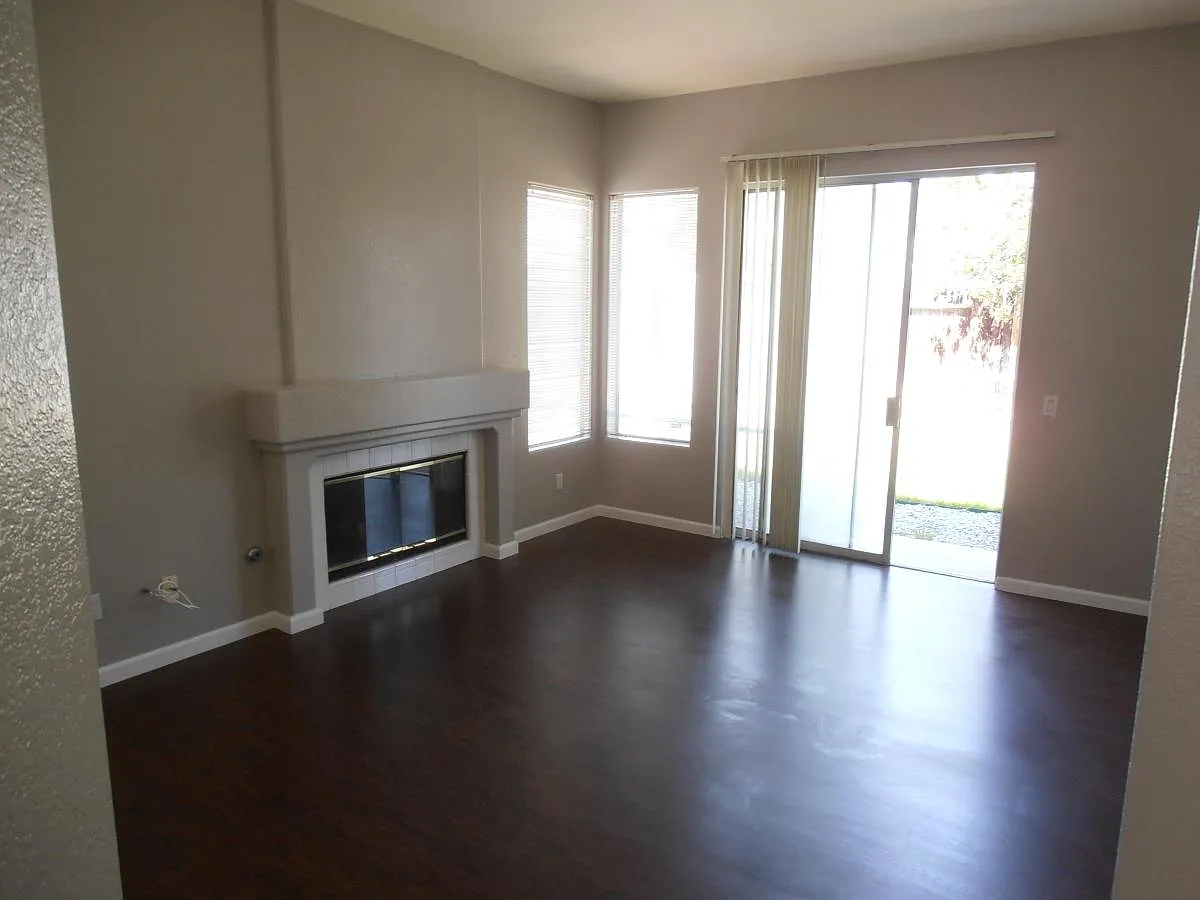 3 bed, 1915 sqft, $2,750 — Photo 4