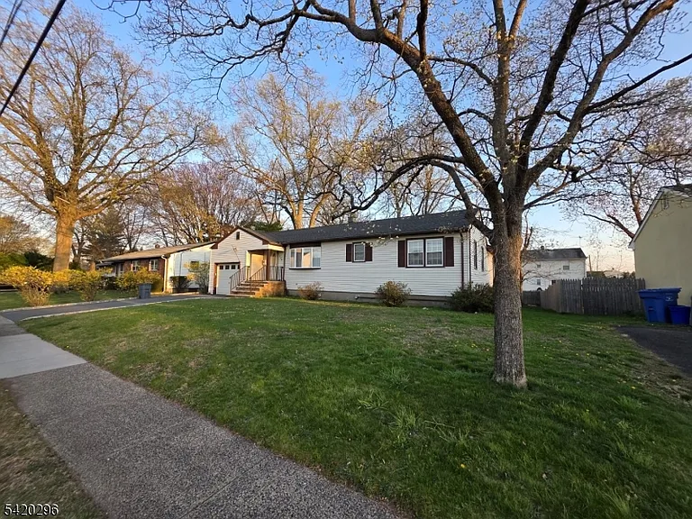 236 Merchants Ave — Photo 12