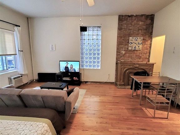 4th image of 255 W 55th St APT 3B