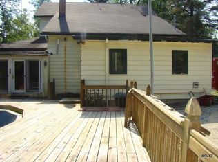 8221 Fox River Rd, Burlington, WI 53105