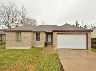 422 Willow Ave, Luling, TX 78648