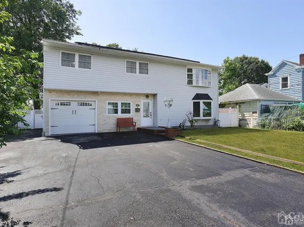 81 Commercial Ave, Avenel, NJ 07001